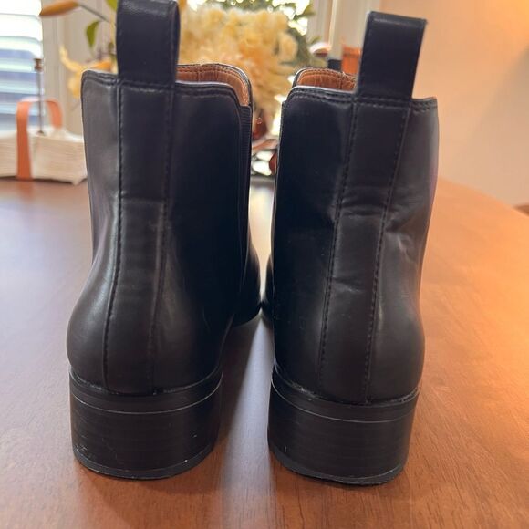 Elegant Black Slip-On Ankle Boots Block Heel Size 8.5 Workwear Minimalist J.Crew - Picture 7 of 8